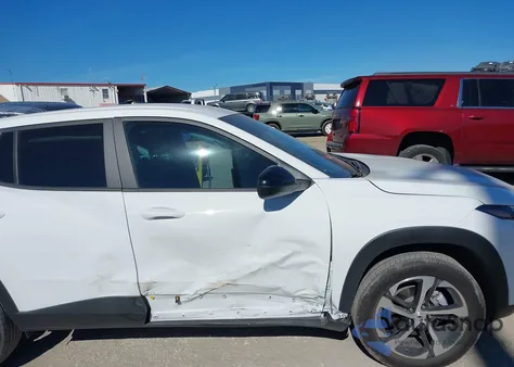 2025 Chevrolet Trax Fwd 1Rs z USA, uszkodzony, nr VIN KL77LGEPXSC224248